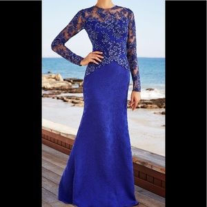 TADASHI SHOJI - KALINDA EMBROIDERED JACQUARD GOWN ROYAL-BLUE SIZE 16